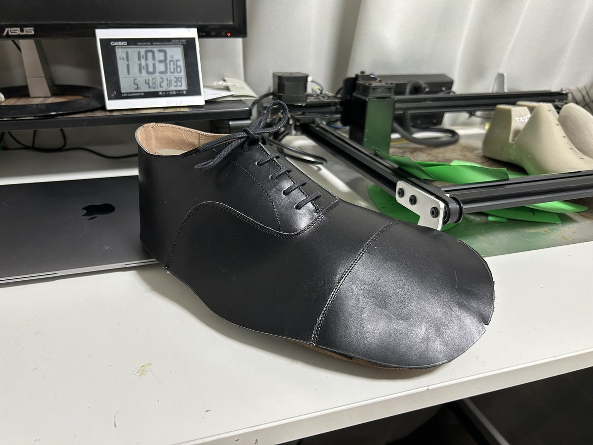 木型とパターン確認用の仮靴の仮アッパー完成

あまり物の国産キップの端っこです