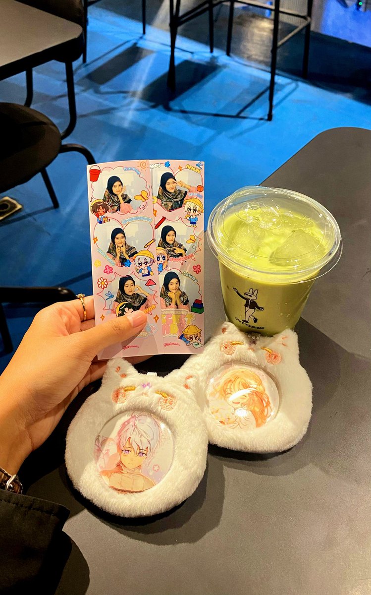 Yesterday, I spent some time with my best friend. While we were together, I took a photo of a frame featuring Kartazen Kindergarten🥹 
My friend said "the frame was really cute and it just happened to be pink!"😆

#시크릿레이디_4주년_축하해
#SecretLady_4th_Anniversary