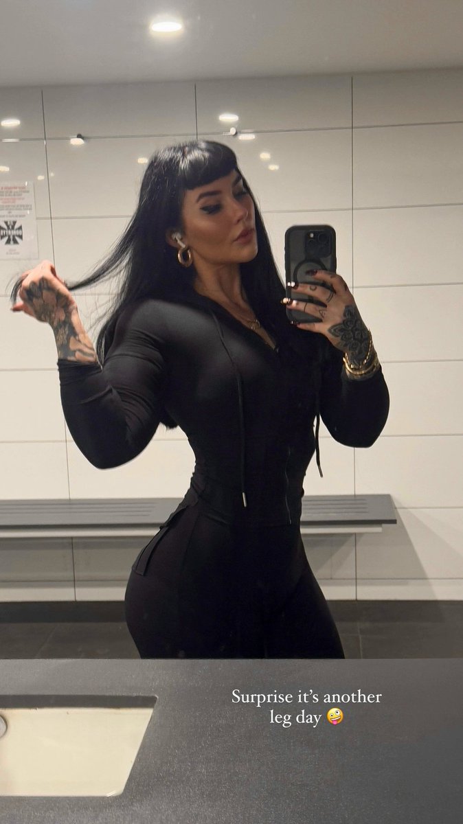 Lowri Moss ⭐️ (@lowrimoss) on Twitter photo 