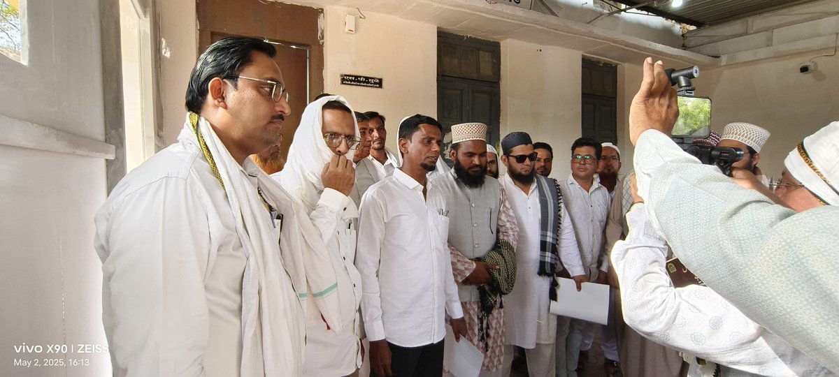 یہ میمورنڈم صرف کاغذ نہیں، قوم کا اجتماعی اعلان ہے!
वक़्फ़ की हिफ़ाज़त अब हर मुसलमान की ज़िम्मेदारी है।
#WithdrawWaqfAmendments
#SaveWaqfSaveConstitution
#WithdrawWaqfAmendments
#SaveWaqfSaveConstitution