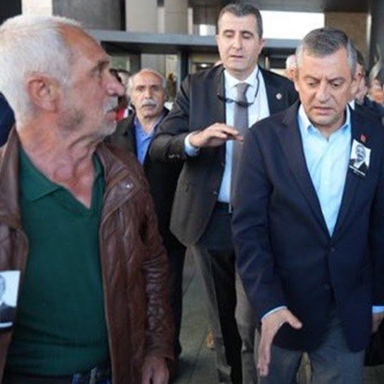 Devlet Bahçeli: Fiziki saldırıya uğrayan bir siyasi kurumun yöneticisine geçmiş olsun dileklerimi iletiyorum.

Şiddetin her türlüsüne karşıyız.