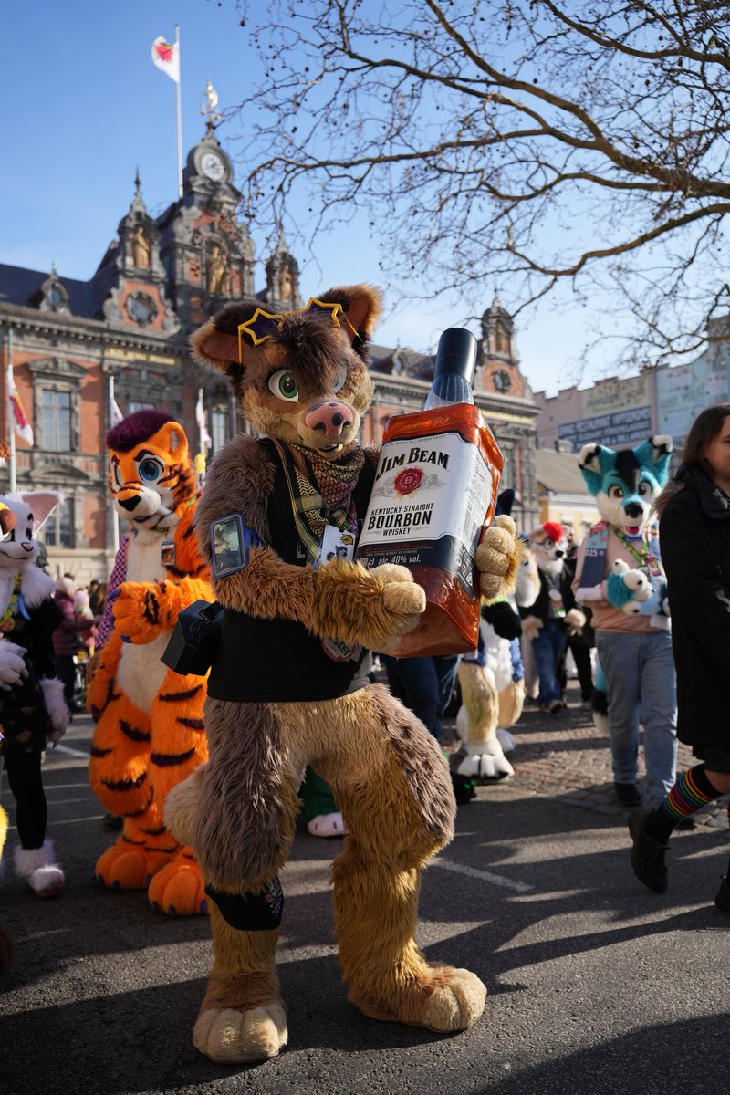 MapleFrostWolf's tweet image. Hydration is important—especially when you’re marching through Malmö in a fursuit with a gallon of bourbon.

@WhiskeyBark

 #ParadeVibes #NFC2025