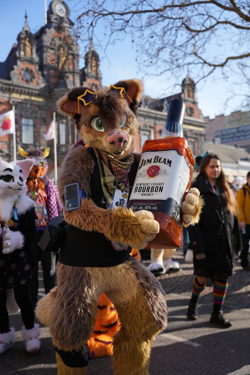 MapleFrostWolf's tweet image. Hydration is important—especially when you’re marching through Malmö in a fursuit with a gallon of bourbon.

@WhiskeyBark

 #ParadeVibes #NFC2025
