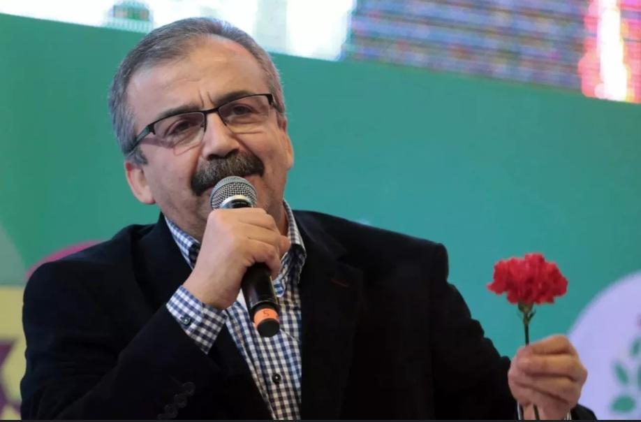 Bazı insanlar öldürmek için yaşar. Bazı insanlar ise yaşamak için ölürler... Uğurlar olsun...