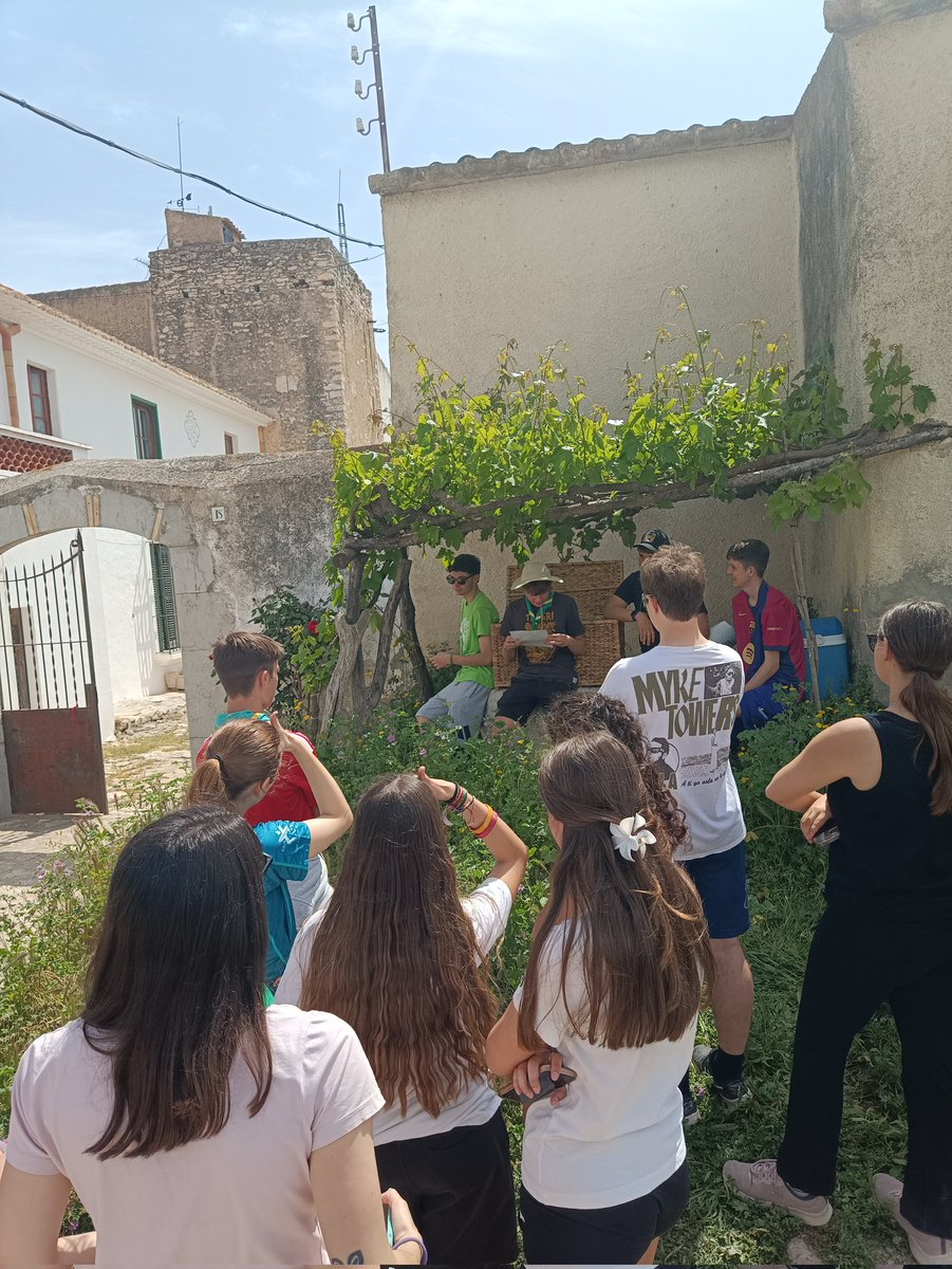 Aquest cap de setmana #FarraiAccio han preparat una activitat als monitors de <a href="/esplaixulius/">Esplai Els Xulius</a> per anar a passar un cap de setmana pels voltants de #SPRibes!
L'ajuda mútua entre socis i seccions es vital pel creixement de l'entitat!