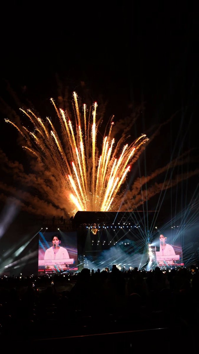 riembebe's tweet image. fireworksnya bikin makin aku mixed feeling ❤️ wishlist wonpil terpenuhi ❤️