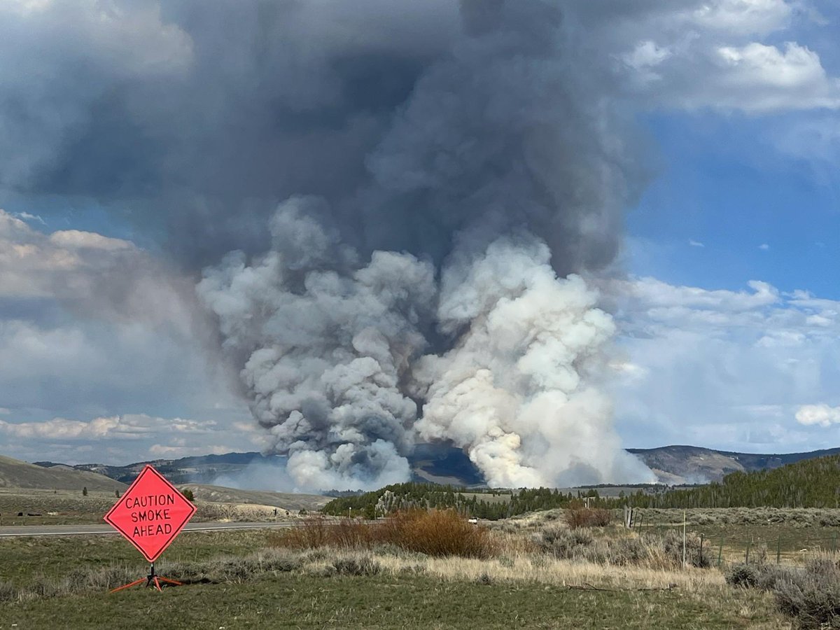 dennisbragg's tweet photo. Way too early for this. Sawlog Fire burning NE of Wisdom has now burned 385 acres. @BvrhdDrldgeNF reports blaze ID burning between the Sawlog and Toomey Creek drainage on the south side the Bighole River on FS & BLM lands. 5% containment. USFS photo #MTfires https://t.co/QIpcjx9viD