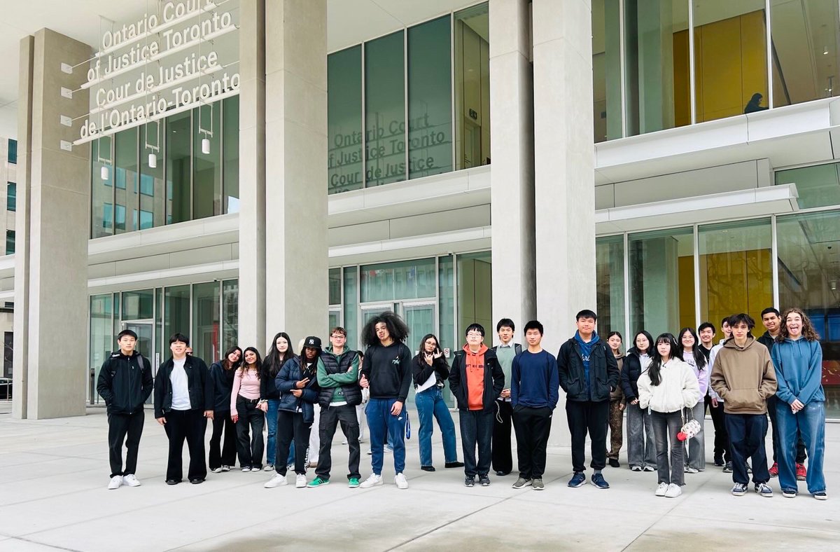 AYJ's grade 11 law class lit up the courthouse this week! An animated judge and an unexpected political spin in the Q&amp;A….what a ride! #AYJackson #FutureLawyers