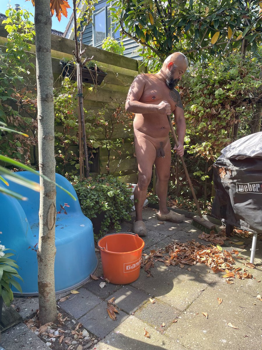 naked_hiker's tweet photo. Some naked gardening on my cloggs 😀 https://t.co/qoDVBOROAx