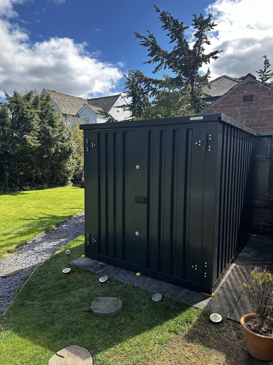 Bringing Self Storage to your Garden.

Range of sizes starting @ 6ft upto 20ft.

All units include as standard:-

📍FlatPack Delivered.
📍RAL Full Powder-Coated (weather resistant).
📍Geo-Textile Anti-Condensation Internal Roof Membrane.
📍Elite 3-Tier Security Locking System