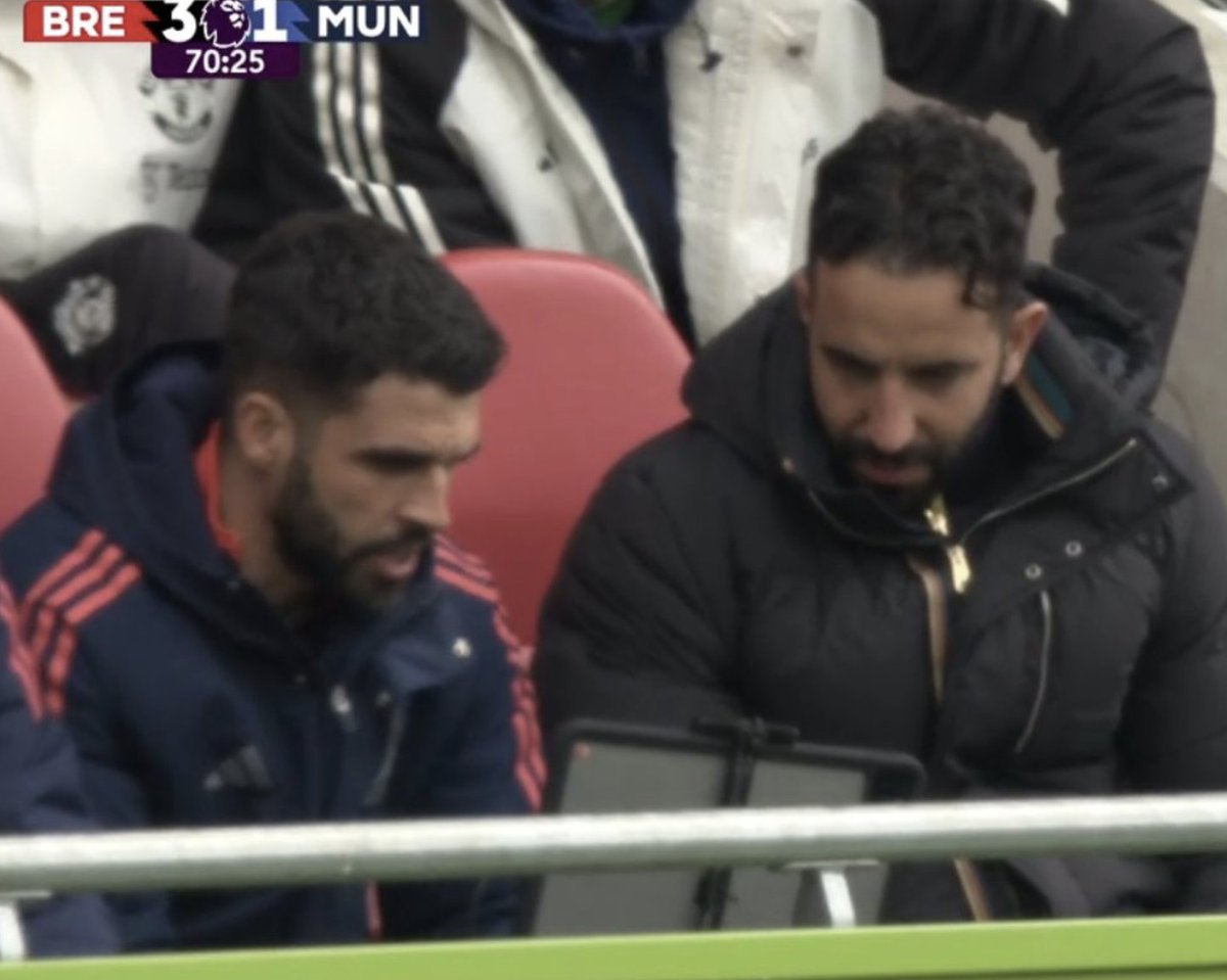 Footballtweet's tweet photo. Ruben Amorim's Premier League record:

🏟️ Matches: 24
✅ Wins: 6
🤝 Draws: 6
❌ Defeats: 12

UNFORGIVABLE! https://t.co/nL59e7NJBB