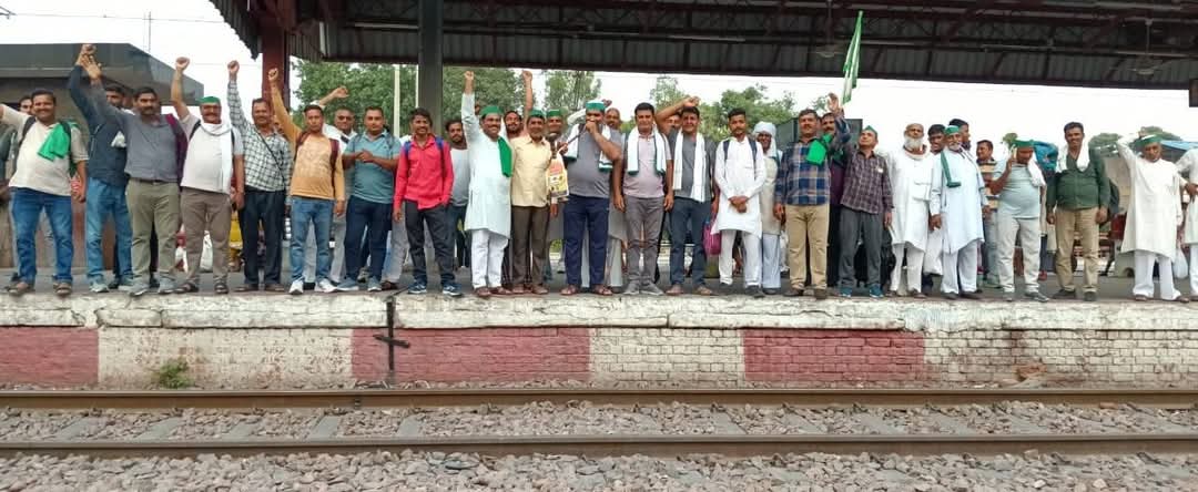 Bhartiya Kisan Union - भाकियू (अ.) (@officialbkua) on Twitter photo लखनऊ में भारतीय किसान यूनियन अराजनैतिक द्वारा आयोजित गन्ना भुगतान,खनन विभाग द्वारा किसानों का उत्पीड़न,चकबंदी में भ्रष्टाचार को लेकर तीनों विभाग के मुख्यालयों पर अनिश्चितकालीन धरना में भाग लेने हेतु आज मुजफ्फरनगर से 100 किसानों का जत्था नौचदी एक्स्प्रेस से रवाना हुए
<a href="/UPGovt/">Government of UP</a> लखनऊ में भारतीय किसान यूनियन अराजनैतिक द्वारा आयोजित गन्ना भुगतान,खनन विभाग द्वारा किसानों का उत्पीड़न,चकबंदी में भ्रष्टाचार को लेकर तीनों विभाग के मुख्यालयों पर अनिश्चितकालीन धरना में भाग लेने हेतु आज मुजफ्फरनगर से 100 किसानों का जत्था नौचदी एक्स्प्रेस से रवाना हुए
<a href="/UPGovt/">Government of UP</a>