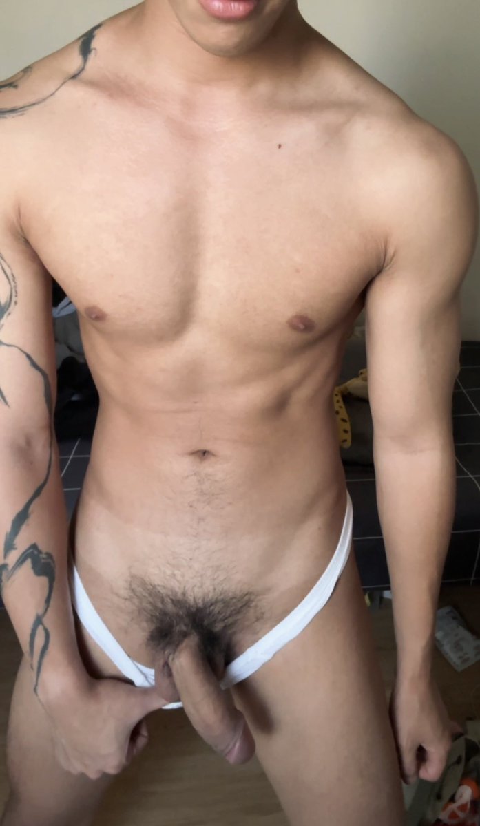 最近不知道為什麼很縱慾，連續好幾天都在幹人，零號們的反饋都很滿意，粗、大又翹，能被塞滿跟頂到尿出來，最喜歡看騷零被幹到受不了的反應🥴