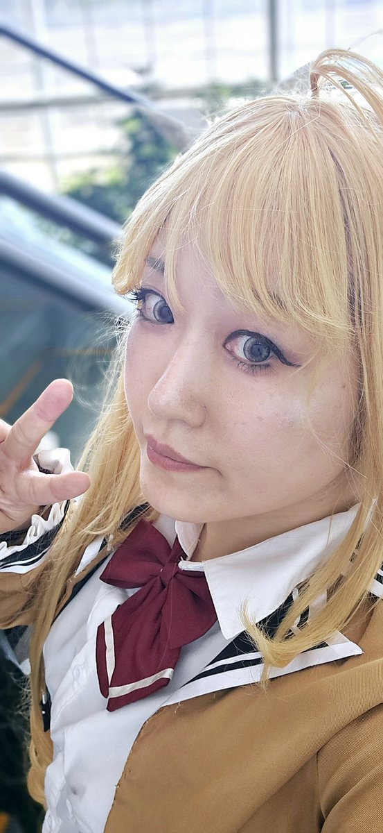 나이엘 블루스틸로 일페 다녀옴.
내 폰에는 아무것도 없어서 갈아입기 직전에 셀카만 한 장 호다닥
이것저것 포즈 많이 해봤는데 사진사님이 빨리 보내주셨음 좋겠다😌