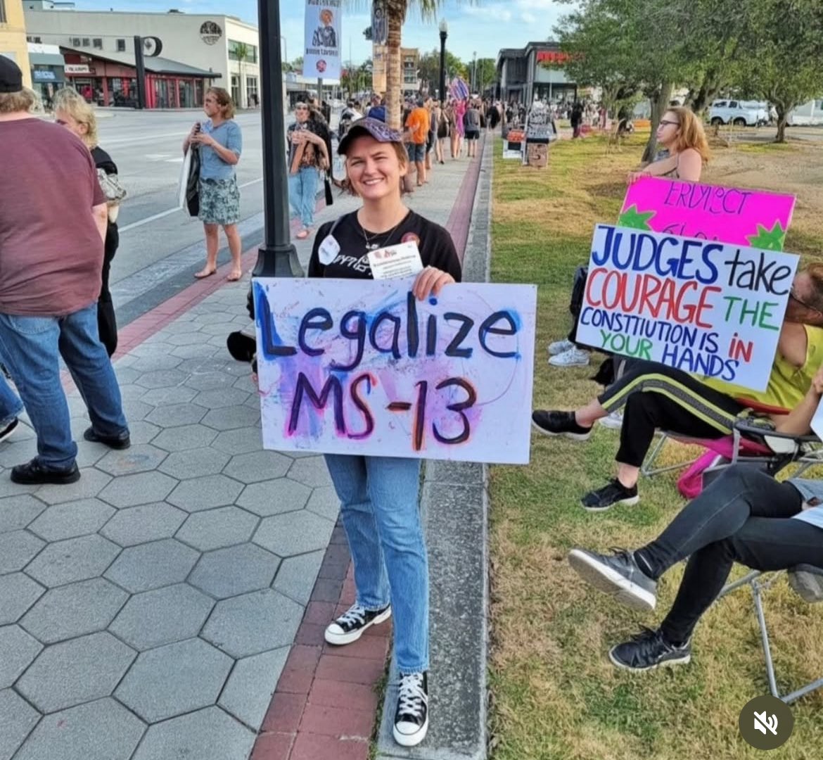 ViewToAQuill's tweet image. Just when I’ve seen it all.