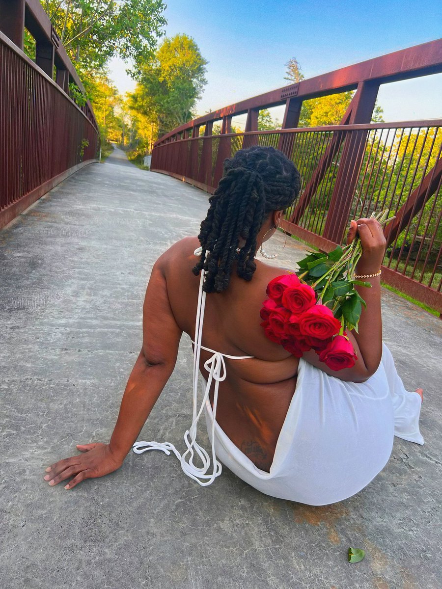 TessaThaBlessa's tweet image. I have balloons on my page! #BIG40 🌹