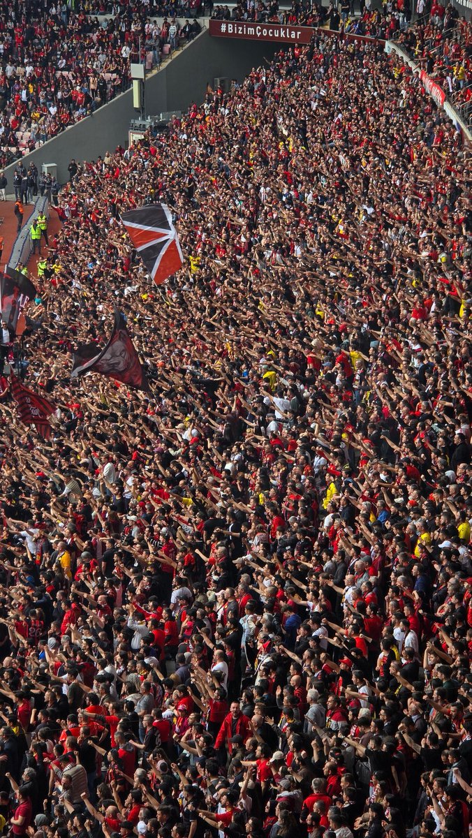 Türk futbolunun mihenk taşlarından biri olan Eskişehirspor, şampiyon olarak 3. Lig'e yükseldi! 🔥