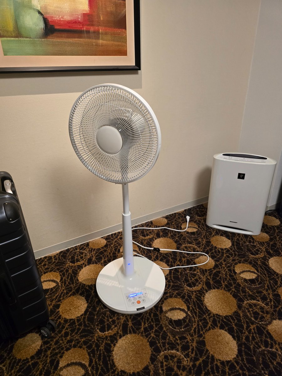 jerryclim's tweet image. @mercure done it again with their horrendous 'air ventilation' system being why our room is hot &amp;amp; stuffy. Advertised as Aircon rm then it should be so.We now have a FAN in the room, unbelievable. #beppu #3rdworld #samecrap 3 adults, imagine the heat