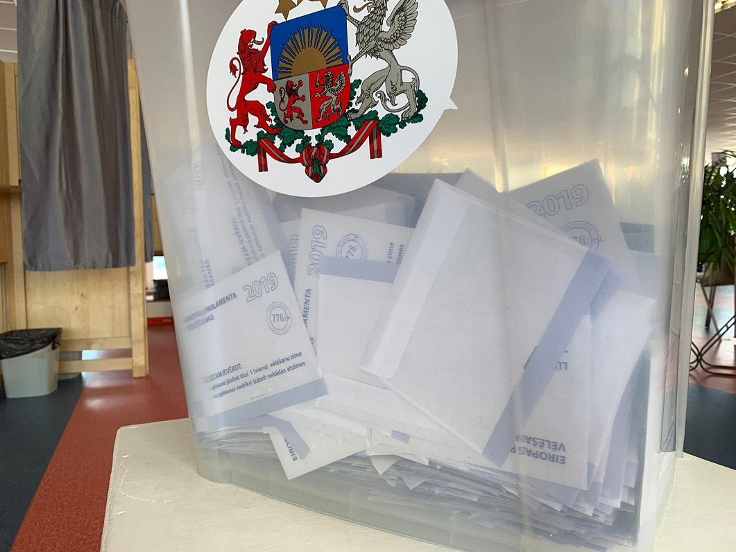 GenSecOfChina's tweet image. 𝐖𝐢𝐭𝐡 𝐄𝐥𝐞𝐜𝐭𝐢𝐨𝐧𝐬 𝐫𝐞𝐜𝐨𝐮𝐧𝐭𝐞𝐝 𝐚𝐧𝐝 𝐭𝐡𝐞 𝐟𝐫𝐚𝐮𝐝 𝐢𝐬𝐬𝐮𝐞 𝐡𝐚𝐯𝐢𝐧𝐠 𝐭𝐚𝐤𝐞𝐧 𝐜𝐚𝐫𝐞 𝐨𝐟𝐟.. 𝐭𝐡𝐞 𝐍𝐞𝐱𝐭 𝐏𝐫𝐢𝐦𝐞 𝐌𝐢𝐧𝐢𝐬𝐭𝐞𝐫 𝐰𝐢𝐥𝐥 𝐛𝐞 𝐥𝐞𝐝 𝐛𝐲 𝐭𝐡𝐞 𝐅𝐚𝐫 𝐑𝐢𝐠𝐡𝐭.