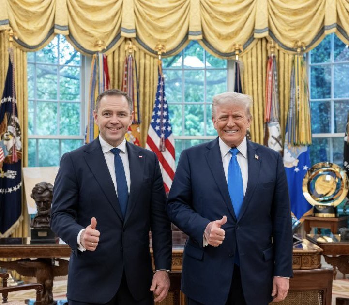 Gdzieś tu wyczytałem, że ta fota kosztowała Karola 100K USD.
Ma ktoś jakieś źródło?