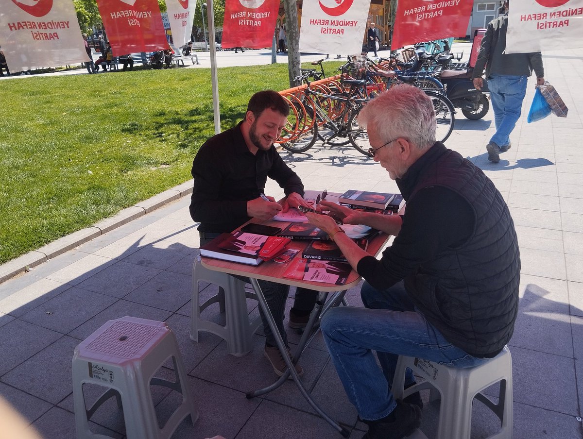 RAdapazar's tweet photo. Adapazarı Gar Meydanı’nda vatandaşlarımızla bir araya geldik. Üye stant çalışmamız büyük ilgi gördü.
Milli Görüş sahada, milletimizle omuz omuza!
#YenidenRefah #Adapazarı #MilliGörüş https://t.co/oZJKGbCi8v