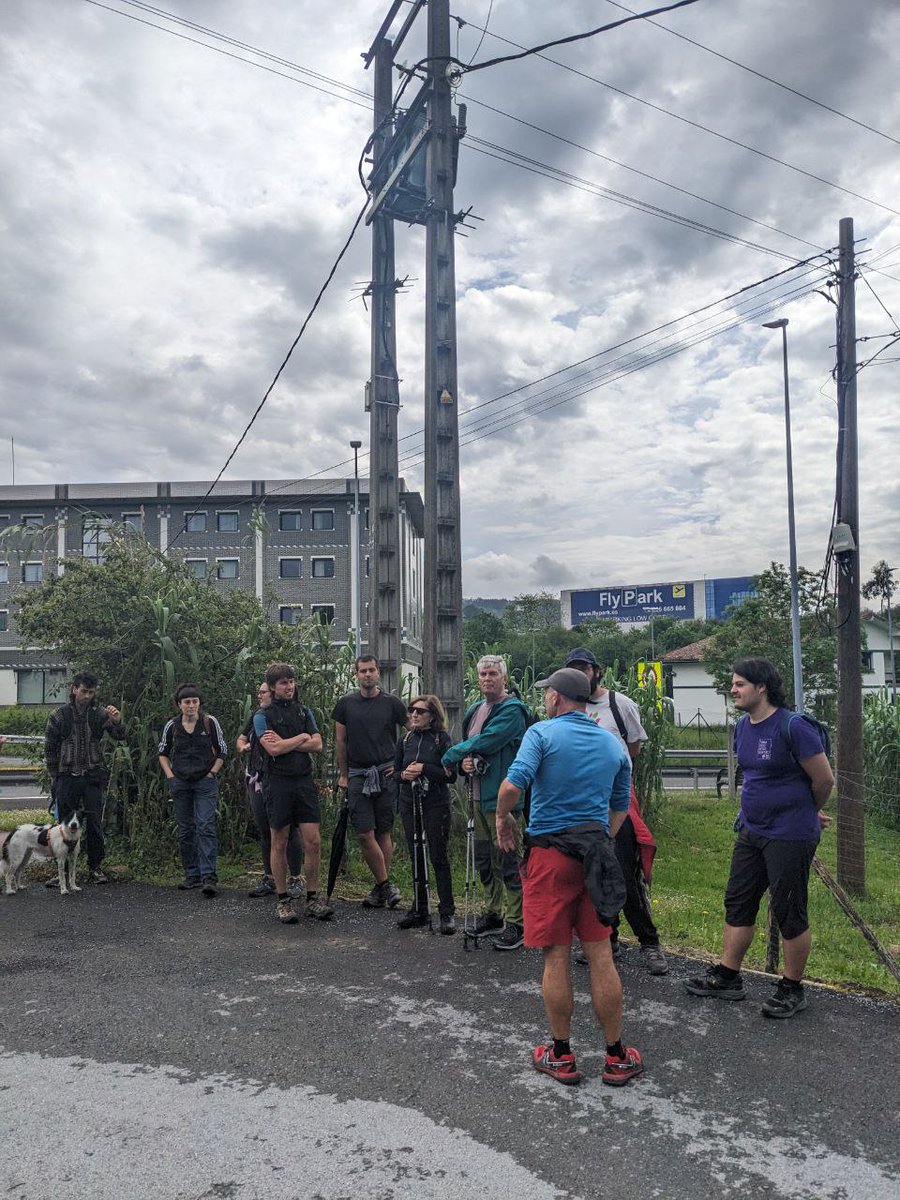 Gaur Loiu eta Deriotik ibili gara aireportuaren handitze planaren ondorio ekologiko eta sozialak hobeto ezagutzeko.

Helburua hegaldi kopurua bikoiztea da, eta horretarako, gainera, nekazal balio altuko hainbat lur eremu suntsitu nahi dituzte: astakeri ekologiko ikaragarria.