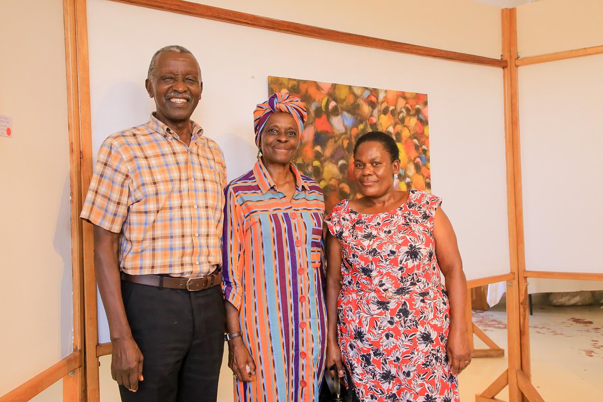 TourBugandaUG's tweet photo. Some of the highlights of yesterday as Nnaalinnya Lubuga Agnes Nabaloga accompanied by Omuk. @NajibSsekikubo  were unveiling the Blossoming of Generations Art Exhibition at @BumuArtGallery. Art lovers, this is a must-see! 🌸🖼️ https://t.co/QTS1lE1qVZ