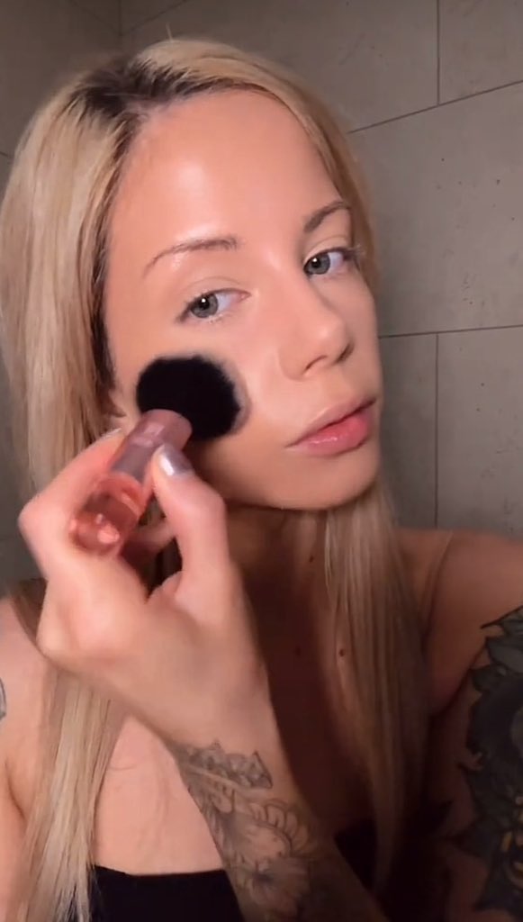 🎬 | Biyín ha subido un nuevo tiktok 

Vayan a verlo y darle apoyo! 🗣️

🔗: vm.tiktok.com/ZMBKN733S/