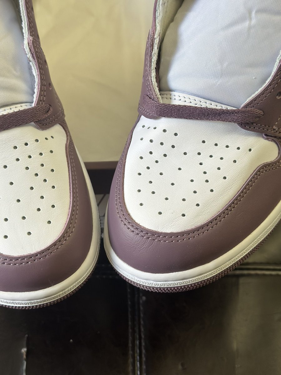 RobertEHutch's tweet image. #forsale #steals 

- Jordan 1 high mauve size 11 DS OG all $70 
- SB dunk high reverse papa bear size 12 used OG box clean $225 
DM for ??? 
Prices include shipping