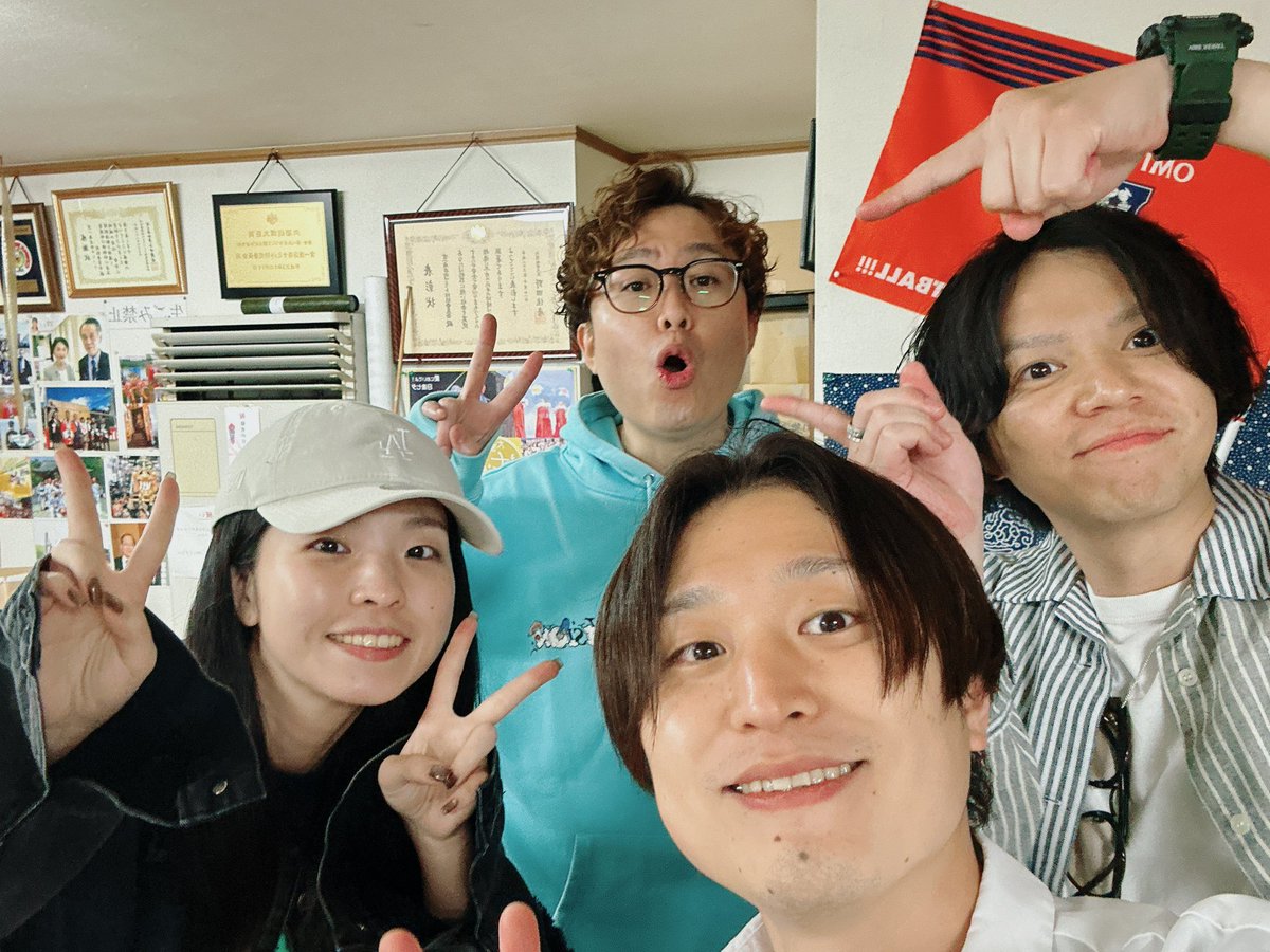 zawazawa1022's tweet photo. 日付が変わる前に取り急ぎ🙇‍♀️🙇‍♀️🙇‍♀️

今後ともよろしくお願いします！
改めまして、フロムアの目澤です！ https://t.co/NbYCuB6069