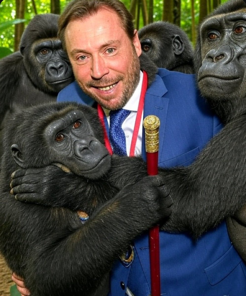 Óscar Puente celebrando el día de la madre en familia.