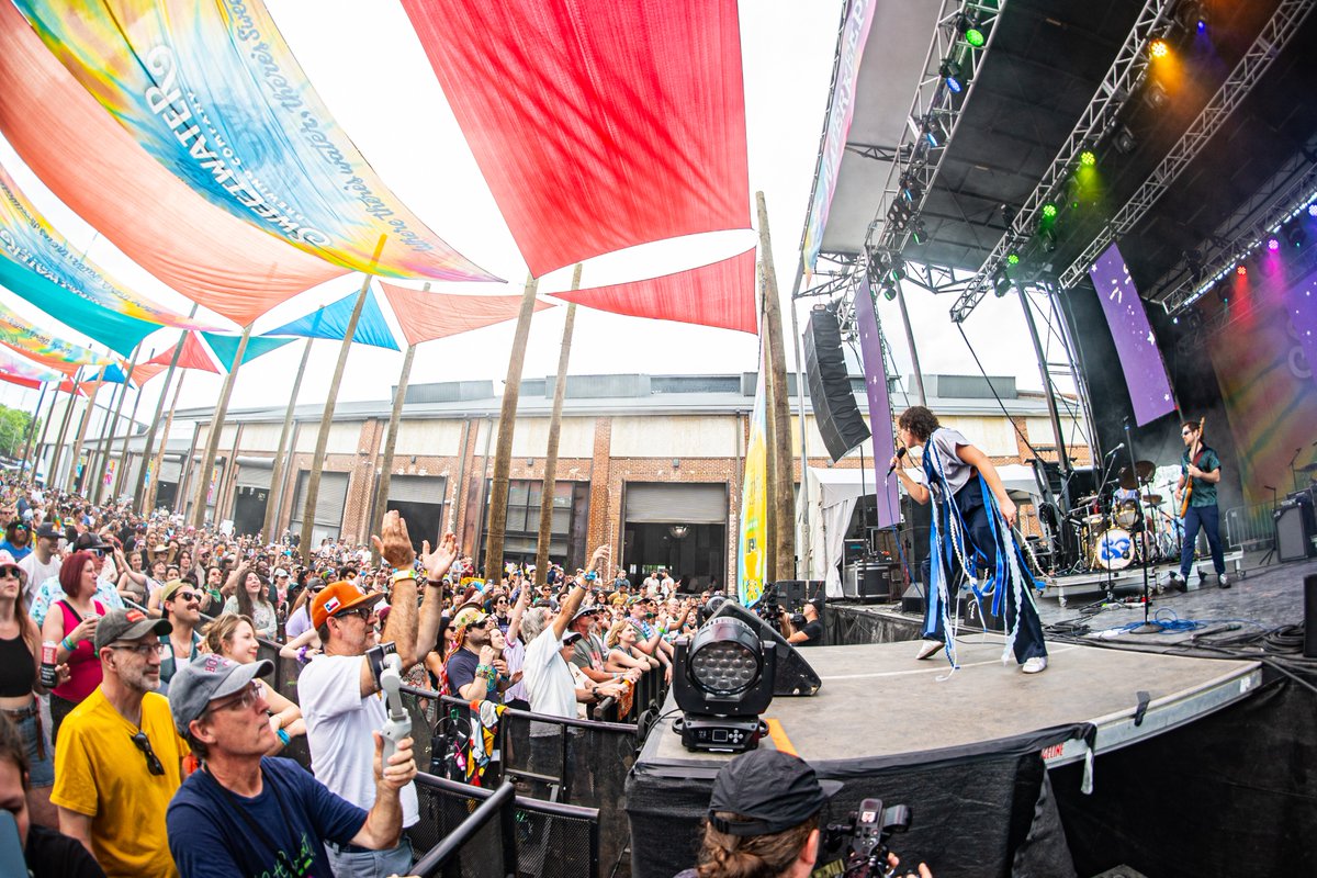 SweetWater 420 Fest (@420fest) on Twitter photo If you’ve not seen <a href="/SammyRaeMusic/">Sammy Rae & the Friends</a> live, then a) why the hell not, and b) you missed an ELECTRIC Sunday show!
📷 : <a href="/jonfeathers/">jon featherstone</a> @hannamiddphotos @alexculbrethphotos @mrjohnharrington If you’ve not seen <a href="/SammyRaeMusic/">Sammy Rae & the Friends</a> live, then a) why the hell not, and b) you missed an ELECTRIC Sunday show!
đź“· : <a href="/jonfeathers/">jon featherstone</a> @hannamiddphotos @alexculbrethphotos @mrjohnharrington