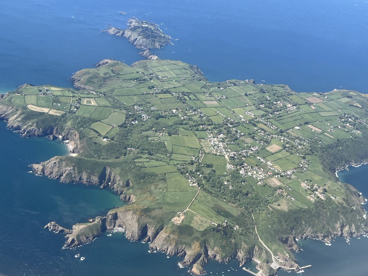 Beautiful views of #Sark 🇨🇶 this morning ✈️