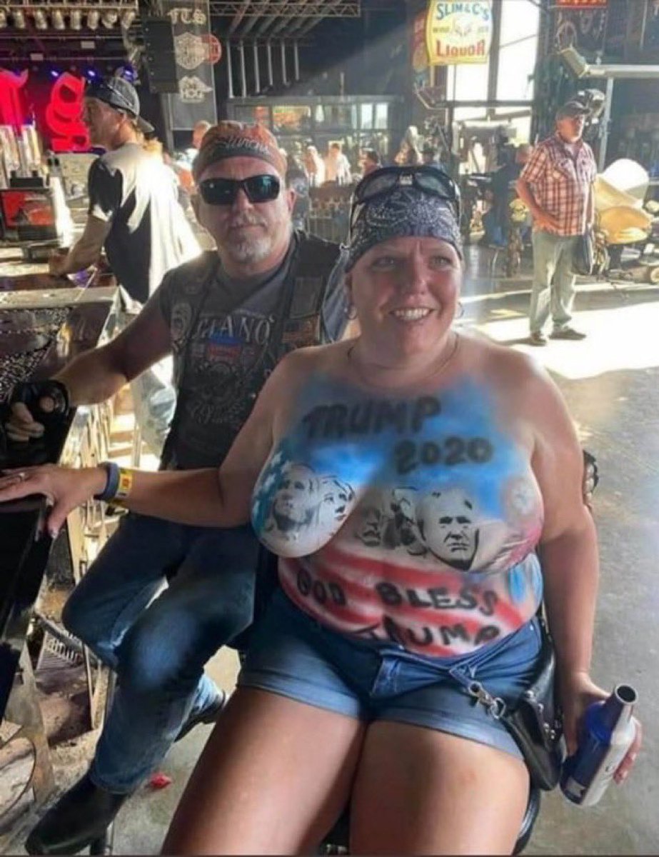 mare2032's tweet image. Here ya go- the basic trump mentality and class…😂🤣😂