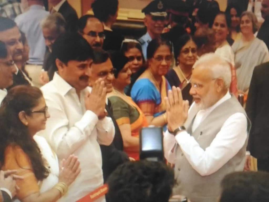 sanjayraiup4bjp's tweet image. देश के वरिष्ठ पत्रकार एवं राष्ट्रीय सहारा के समूह सलाहकार संपादक श्री विजय राय जी (@vinayraivinay जी के अग्रज) के निधन की अत्यंत दुःखद सूचना प्राप्त हुई।

ईश्वर से प्रार्थना है कि पुण्यात्मा को शांति एवं शोकाकुल परिजनों को इस असीम दुःख को सहन करने की शक्ति प्रदान करें।

ॐ शांति!!