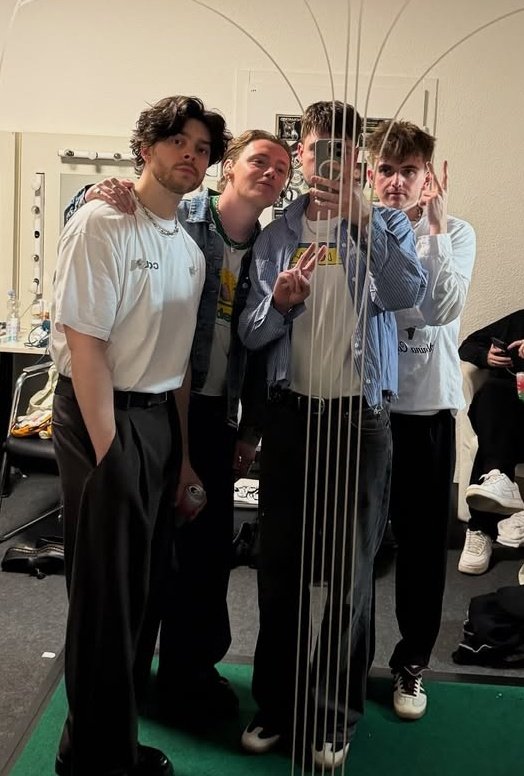 InABoringWay's tweet image. us