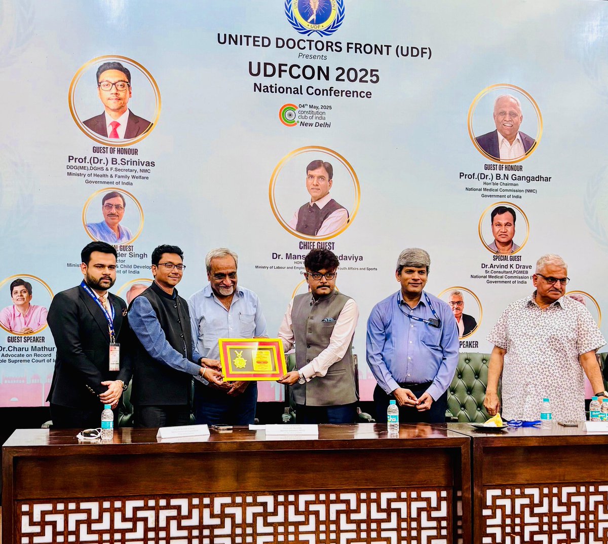 #UDFCon2025 | #ChhattisgarhPride | #TheHitavada

हार्दिक बधाई मुकेश एस. सिंह जी को,
जिन्हें #UDFCon2025 में डॉ. ए.पी.जे. अब्दुल कलाम सेवा सम्मान से सम्मानित किया गया!

यह प्रतिष्ठित सम्मान आपकी निडर, जिम्मेदार और जनहितैषी पत्रकारिता के लिए मिला है —
जो आज के दौर की सबसे बड़ी
