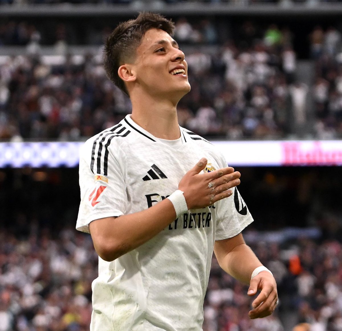 Real Madrid Celta Vigo mücadelesinde perdeyi Arda Güler açtı!
Heyecan dolu maçı %100 pas isabetiyle tamamladı.