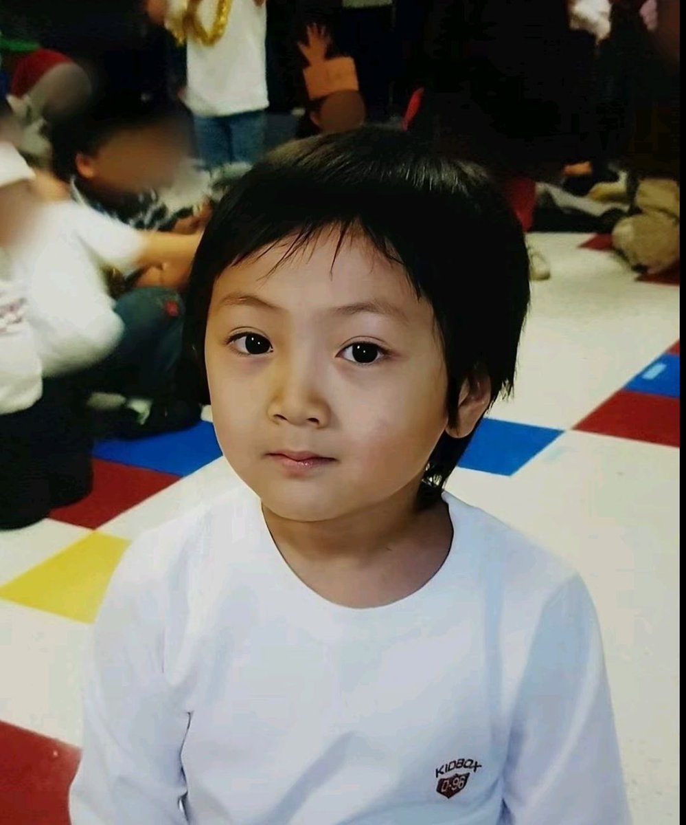 rockchicqt's tweet photo. jay is this emoji “🥺” if it was a person https://t.co/XFKz76nFQ8