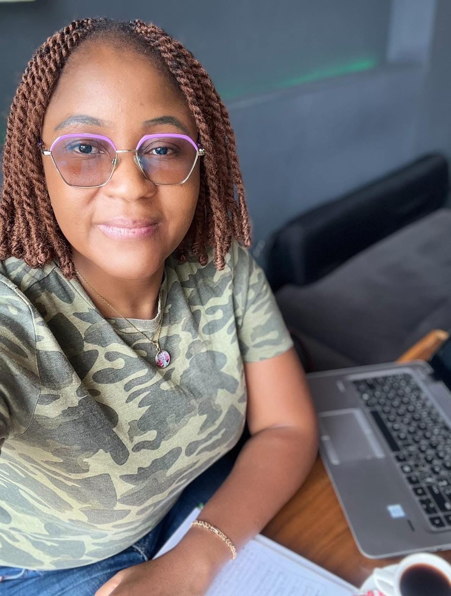 Ouahigouya-Gourcy-Ouaga… des kilomètres de rêves en mouvement.

Il y a des jours lumineux et d’autres pleins de sagesse. Mais le rêve, lui, reste intact : devenir cette femme forte, inspirante, pour le Faso et pour les générations à venir.

Seule la ligne d’arrivée compte.