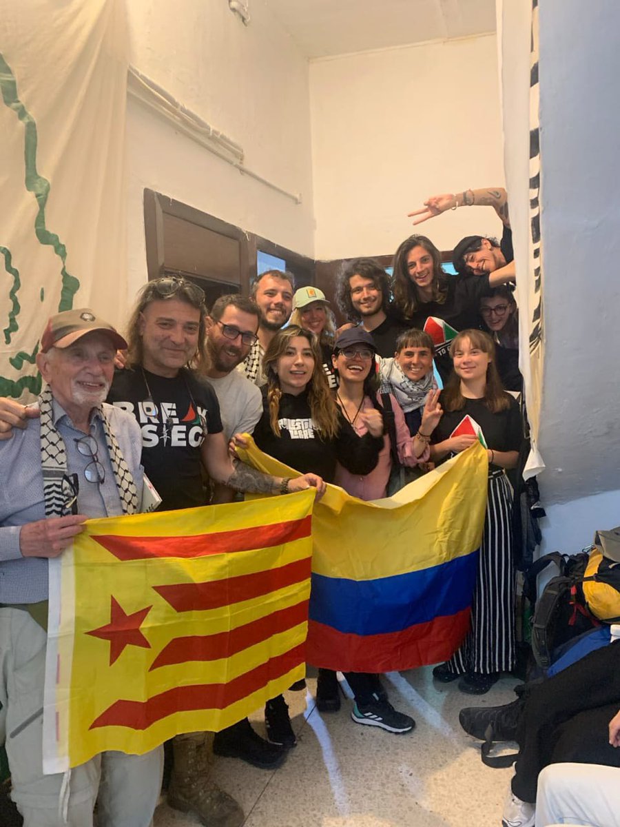 Gustavo Petro (@petrogustavo) on Twitter photo Aquí estan las colombianas con Greta Thunberg e integrantes de algunas otras delegaciones de la Coalición Flotilla Libertad, atacada en Malta.
Gracias por su solidaridad con el pueblo palestino y rechazo total a la acción armada contra la solidaridad de la humanidad. Aquí estan las colombianas con Greta Thunberg e integrantes de algunas otras delegaciones de la Coalición Flotilla Libertad, atacada en Malta.
Gracias por su solidaridad con el pueblo palestino y rechazo total a la acción armada contra la solidaridad de la humanidad.