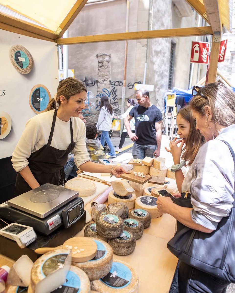 LactiumVic's tweet image. Resum del que ha estat aquest matí Lactium!

Hem pogut gaudir de tastos de formatges artesans, activitats per a tota la família i un ambient molt acollidor 🧀💛

Amb el suport de @somgastronomia

#lactium #lactiumvic #vic #osona #formatge #formatgeartesà #pastísdeformatge