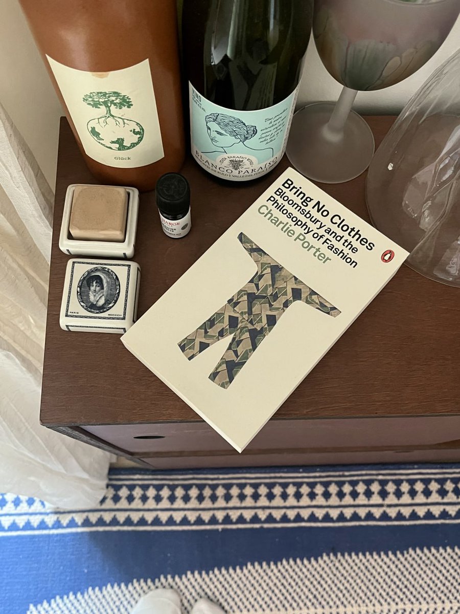 SelenaClare521's tweet photo. Alone but not lonely. Just me, a book, and a Sunday that asks nothing from me but peace.
#SoloSunday #FeminineEnergy https://t.co/QpuQBE81uz