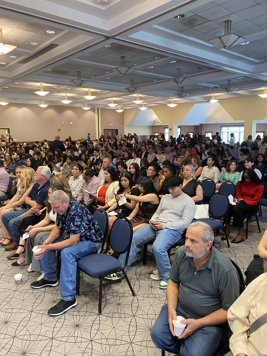 First Gen Cord Ceremony has commenced - standing room only. So proud of the work done by ⁦<a href="/UConn1stGen/">@UConnFirstGen</a>⁩! ⁦<a href="/UConnFYP/">UConn FYPLC</a>⁩