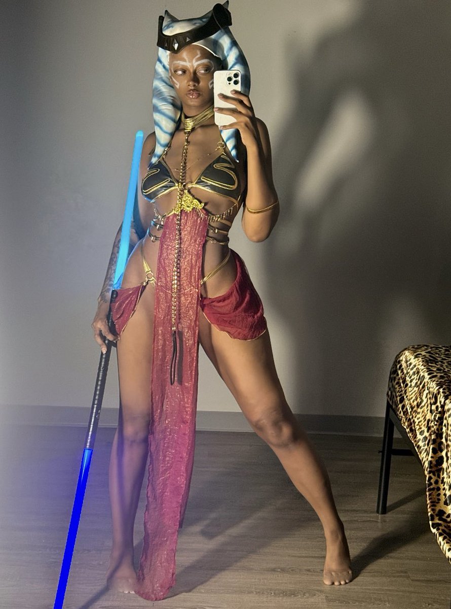 elixserrsfw's tweet image. May the 4th be with you! 🖤