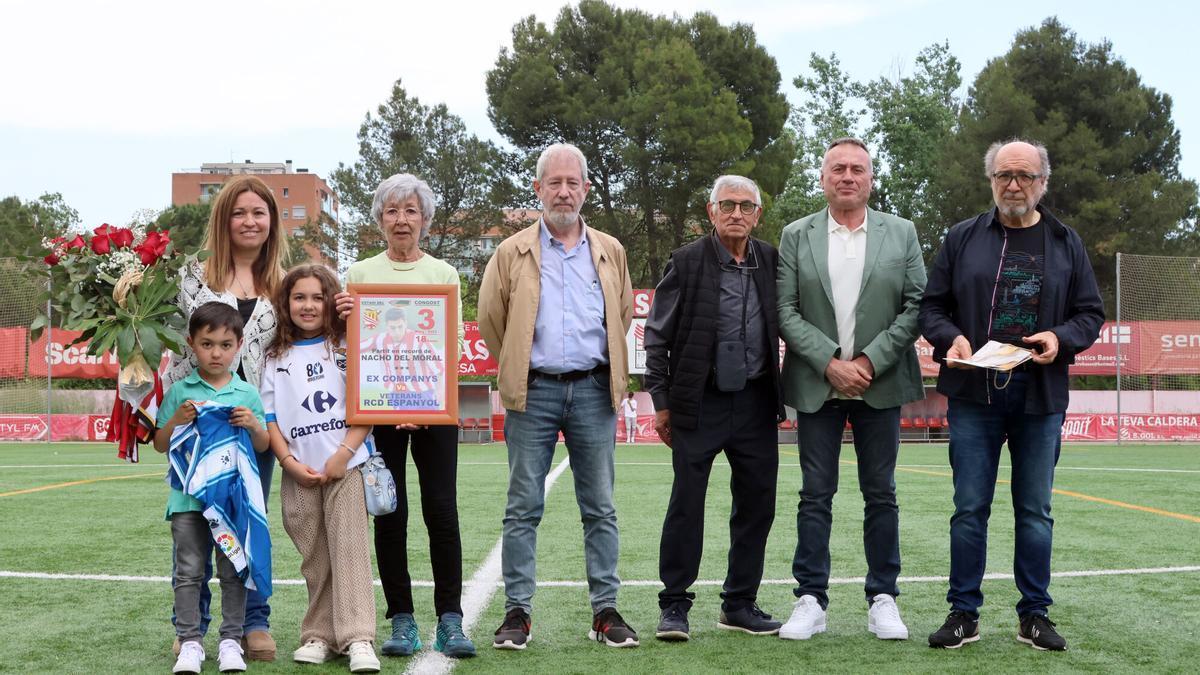 Regio7Esports's tweet photo. Emotiu homenatge del CE Manresa, l'Espanyol i el Prat al desaparegut Nacho del Moral https://t.co/Ar71Mjd2SE https://t.co/3qITi4gLE3