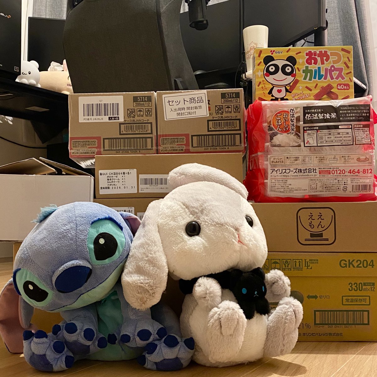 yatosabuda's tweet photo. 仕事終わって帰ってきたら仕送りみたいな量の食料届いてたwww
マジで1.2ヶ月食費浮くから嬉しい🥳🥳
保護者の方ありがとうございます👍👍 https://t.co/bGVZpsUStQ