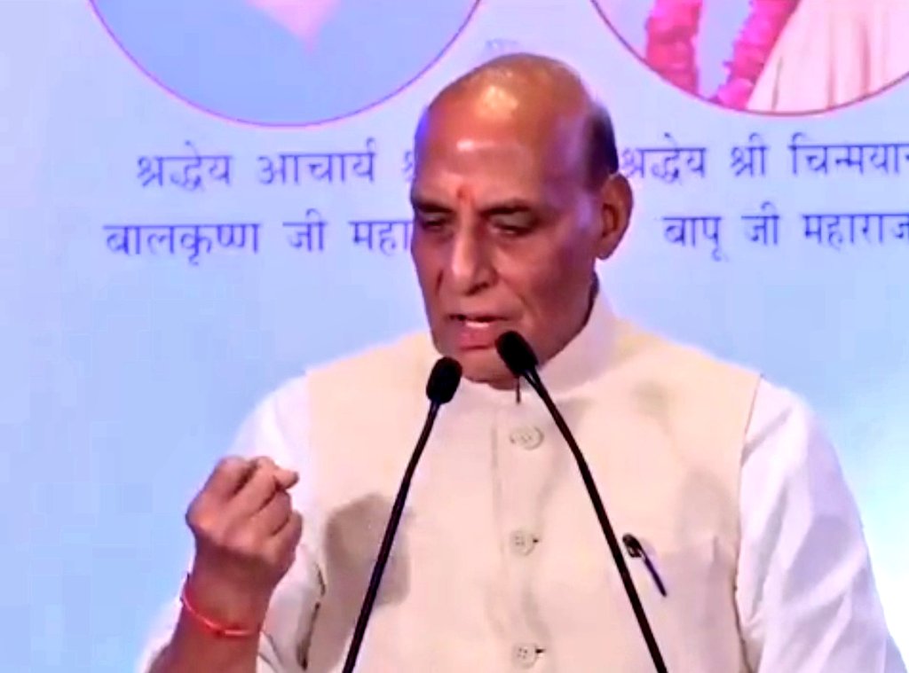 NewsAlgebraIND's tweet photo. BIG BREAKING NEWS 🚨 RM Rajnath Singh said "jaisa aap chahte hain waisa hokar rahega"

"You know Narendra Modi very well. I assure you all, Whatever You Want Will Be DONE"

"As a Defence Minister, It is my responsibility to give a BEFITTING REPLY to those who dare to ATTACK our country"

RM Rajnath Singh sends a strong message once again.
