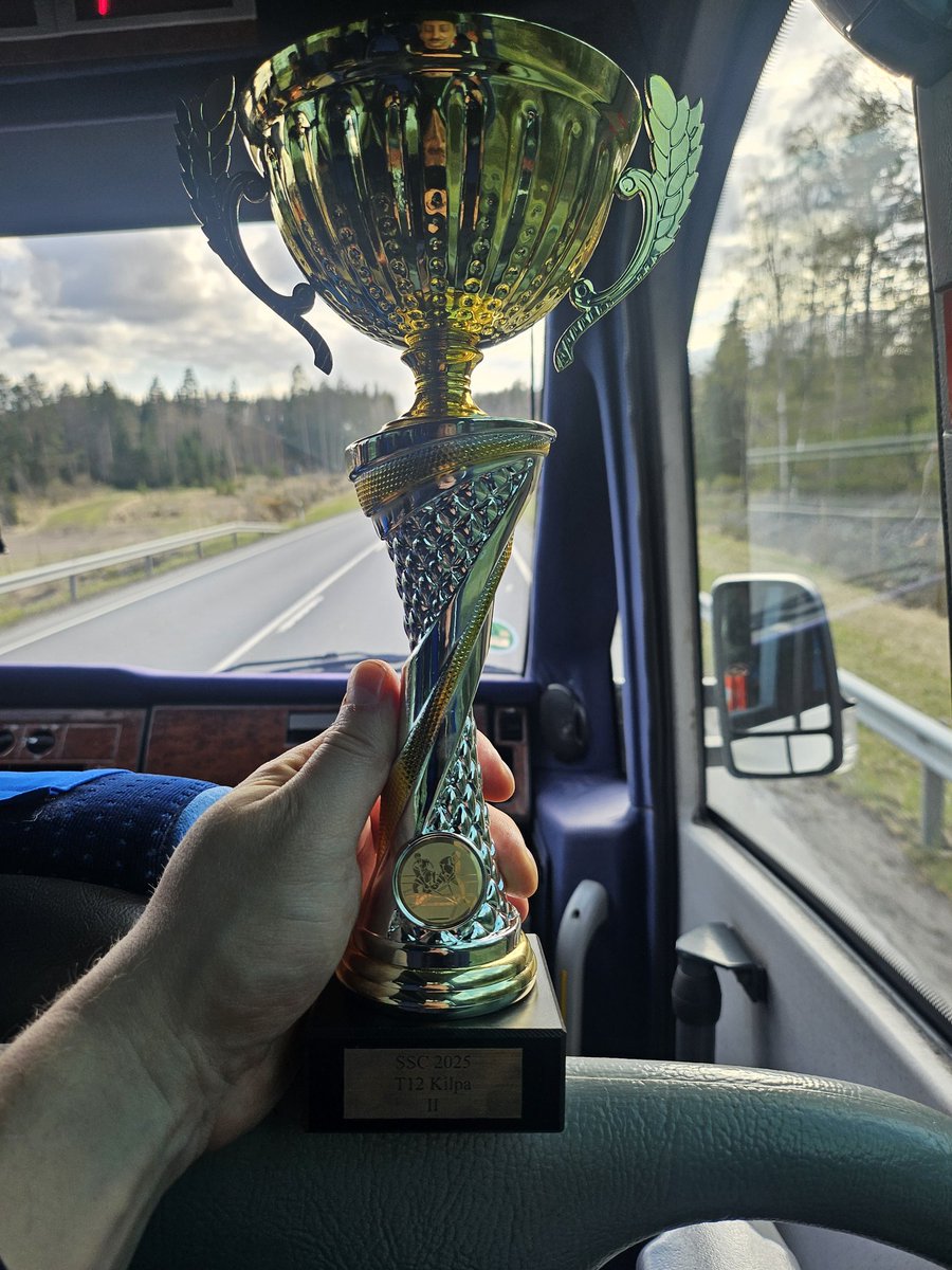 Juha Lehtonen (@_leha79_) on Twitter photo Hei <a href="/Keijonkulta/">J. Klingberg</a> olikos meillä aikoinaan jotain juttua pokaaleista? Nyt olis taas yks aseteltavissa hyllylle. Hei <a href="/Keijonkulta/">J. Klingberg</a> olikos meillä aikoinaan jotain juttua pokaaleista? Nyt olis taas yks aseteltavissa hyllylle.