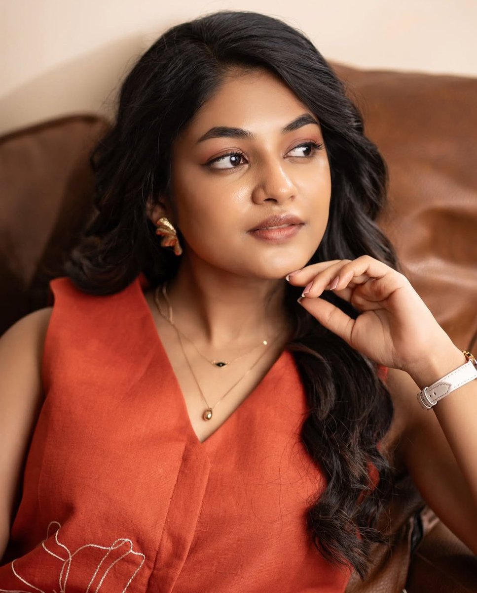 shrnbsv's tweet photo. Pretty : Ivana
#ivanaa 😊 #Tollywood #singletrailer #SingleMovie https://t.co/7ntVRcswbP